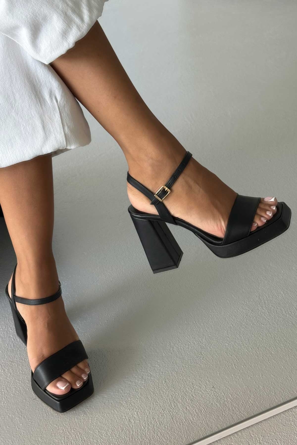 Matte Flat Toe Chunky High Heels